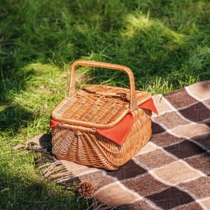 Wicker picnic basket1111