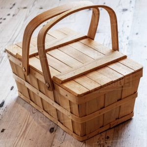 Wooden picnic basket11
