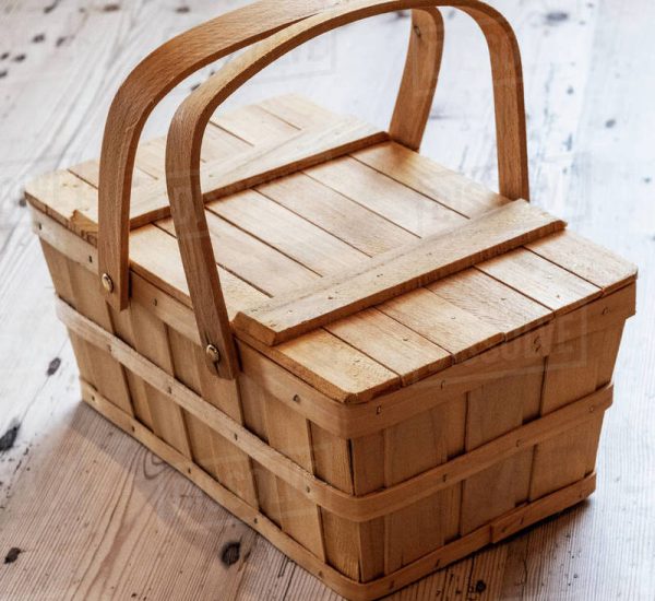 Wooden picnic basket11